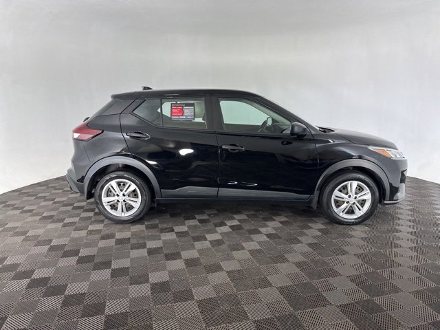 Used 2022 Nissan Kicks S image 4