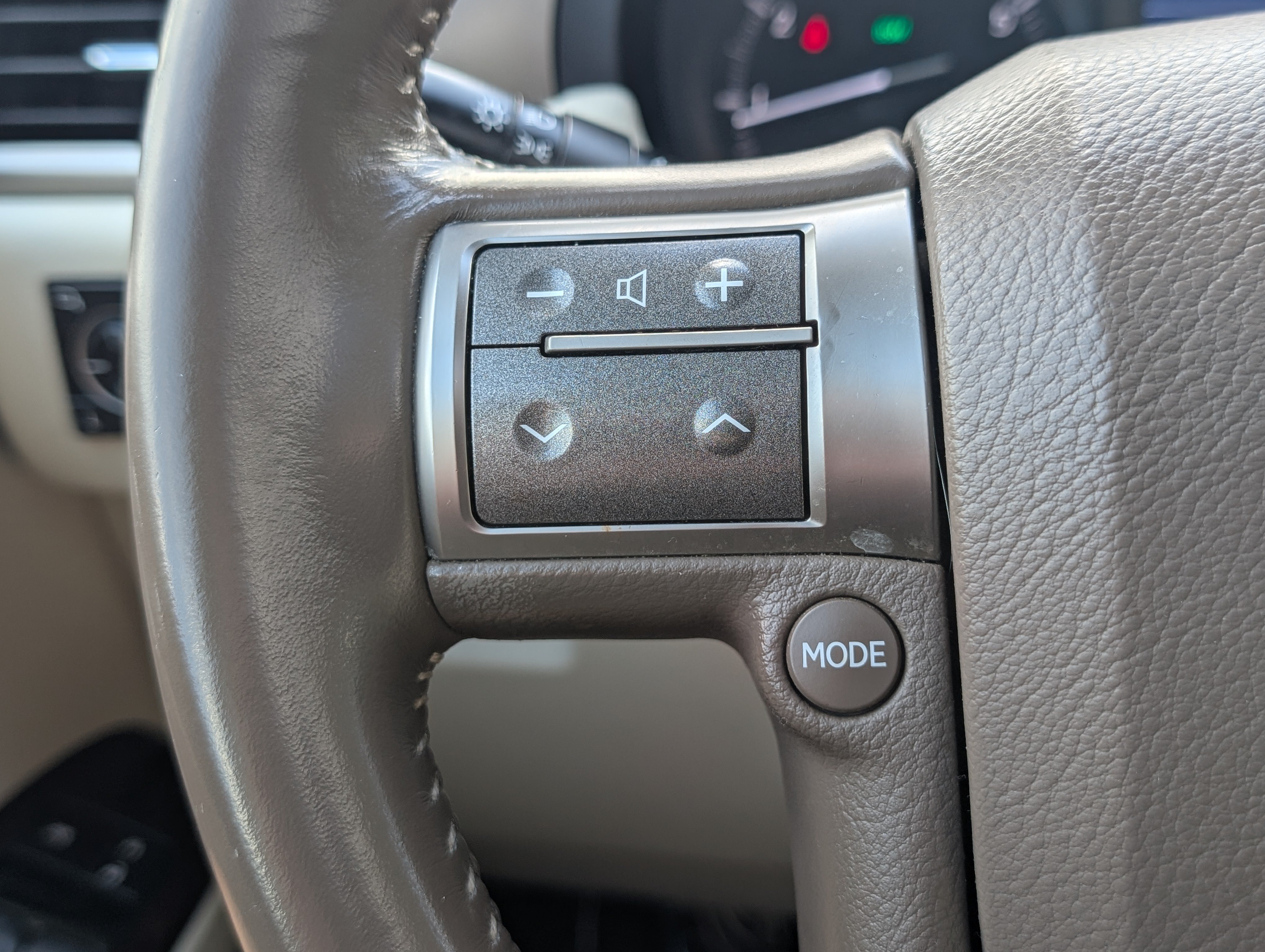 Used 2015 Lexus GX 460 w/ Premium Package AWD/4WD image 24