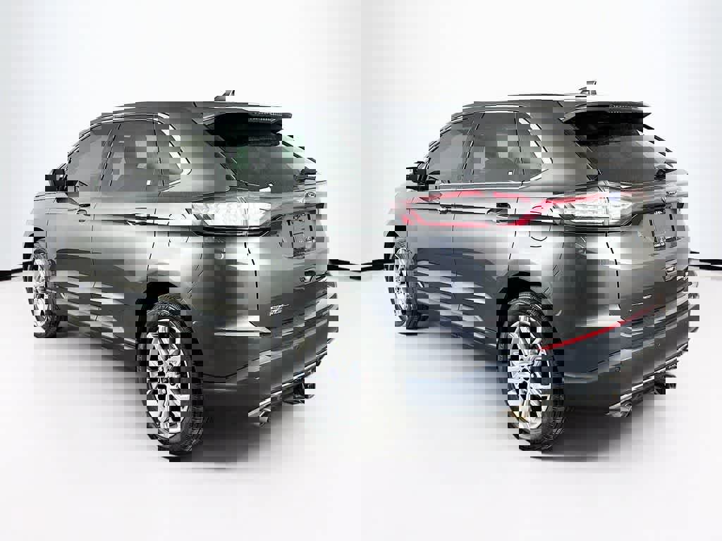 Used 2017 Ford Edge Titanium image 4
