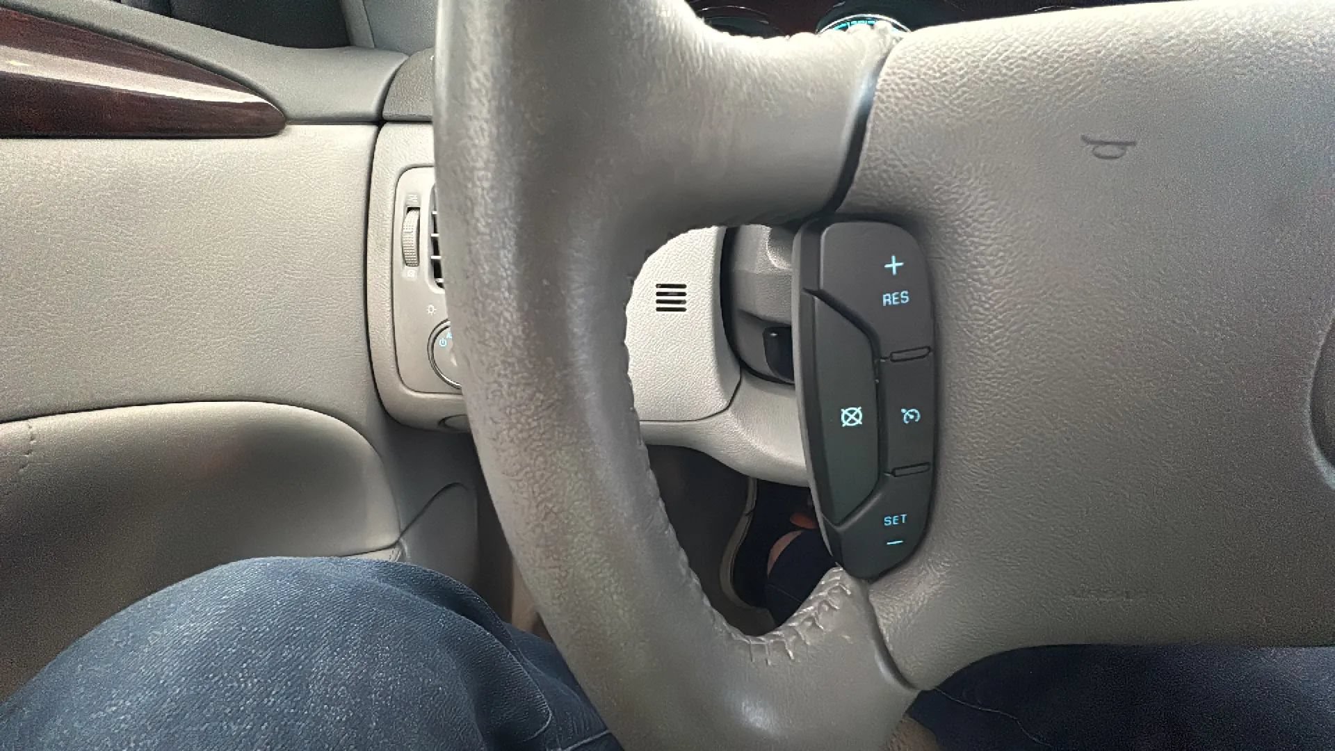 Used 2010 Buick Lucerne CX FWD image 61