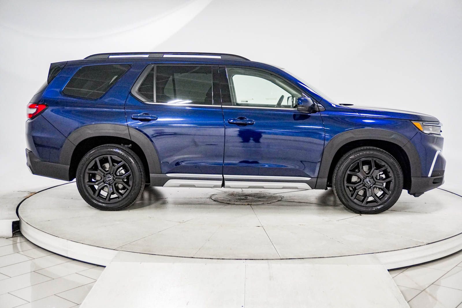 Certified 2025 Honda Pilot Touring image 12