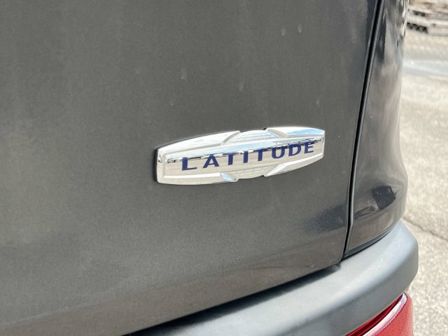 Used 2016 Jeep Cherokee Latitude FWD image 12