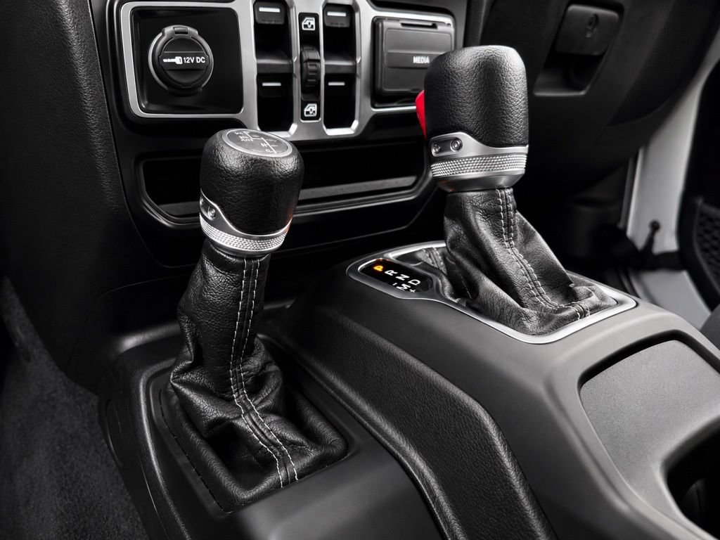Used 2024 Jeep Wrangler Unlimited w/ Convenience Group AWD/4WD image 29