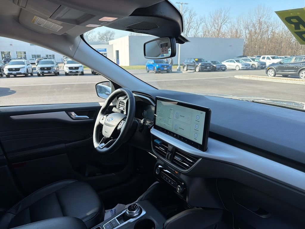 Used 2025 Ford Escape Platinum image 14