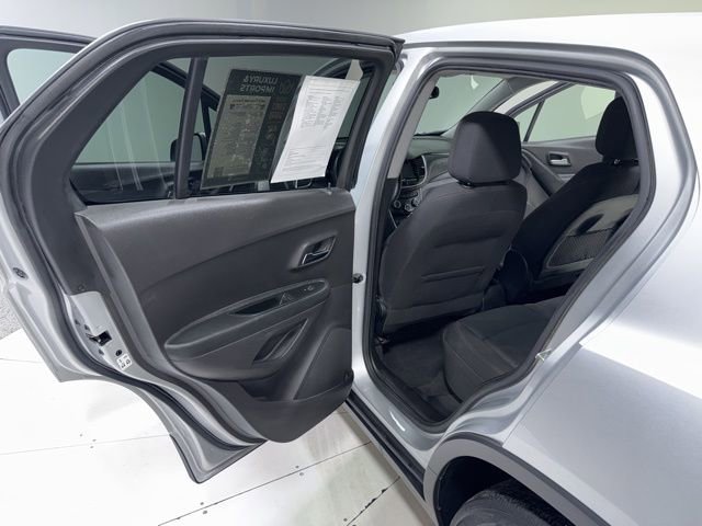 Used 2017 Chevrolet Trax LS w/ Fleet Convenience Package FWD image 23
