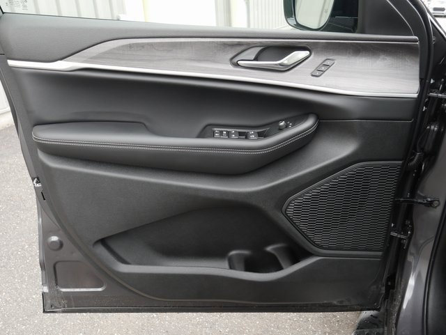 New 2025 Jeep Grand Cherokee L Limited w/ Luxury Tech Group II image 19