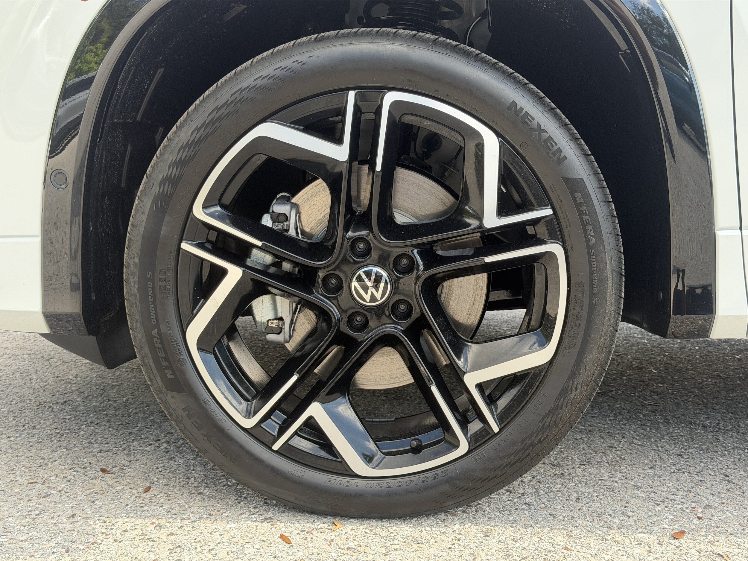 New 2026 Volkswagen Tiguan SEL R-Line AWD/4WD image 34