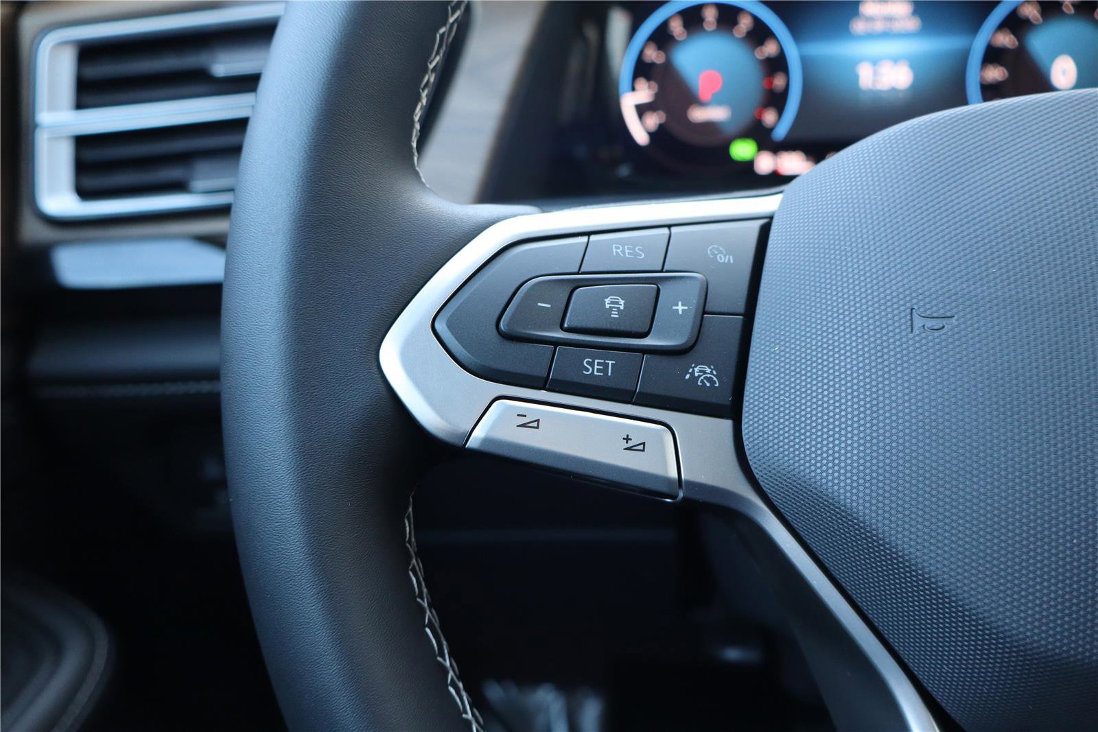 New 2026 Volkswagen Atlas SE image 14