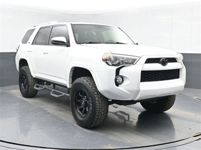 Used 2015 Toyota 4Runner SR5 image 2