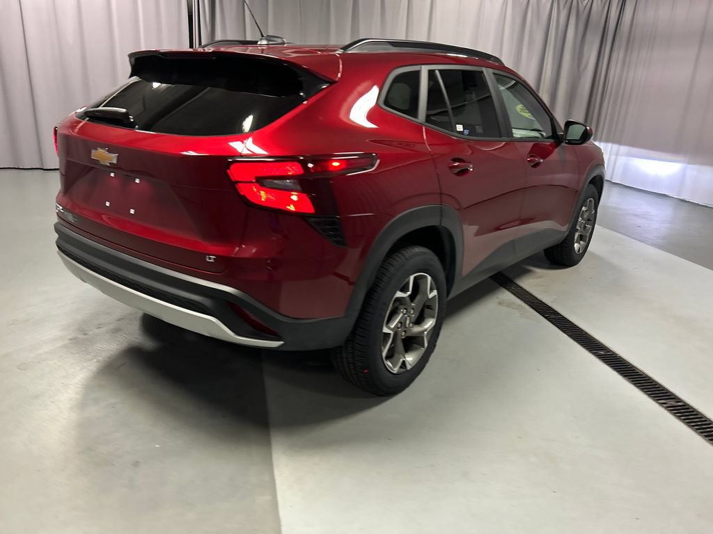 Used 2025 Chevrolet Trax LT w/ LT Convenience Package FWD image 7