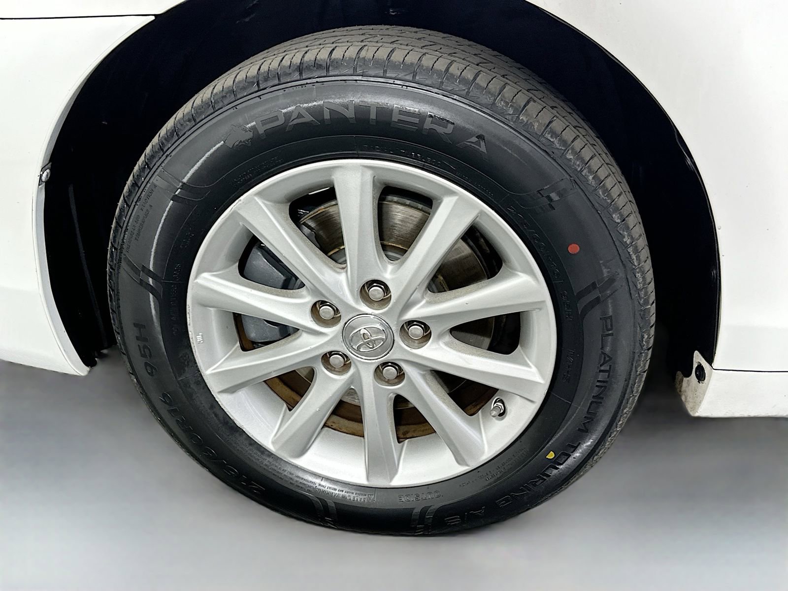 Used 2010 Toyota Camry XLE FWD image 31