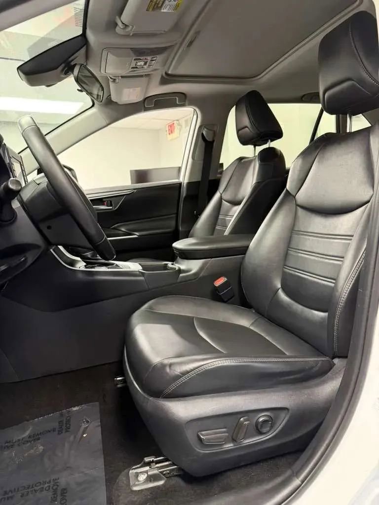 Used 2019 Toyota RAV4 XLE Premium w/ Cold Weather Package AWD/4WD image 7