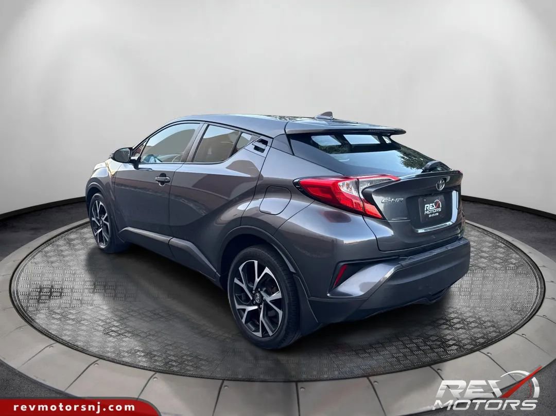 Used 2018 Toyota C-HR XLE image 3