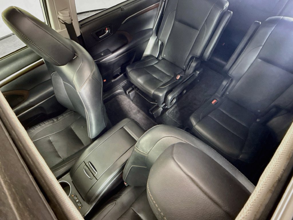Used 2014 Toyota Highlander Limited Platinum FWD image 25