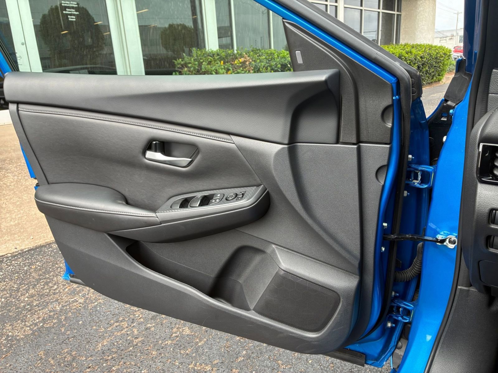 Used 2025 Nissan Sentra SV FWD image 18