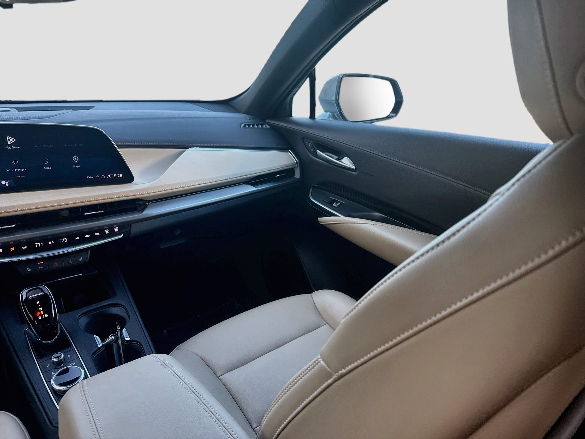 Used 2024 Cadillac XT4 Luxury w/ Cold Weather Package FWD image 19