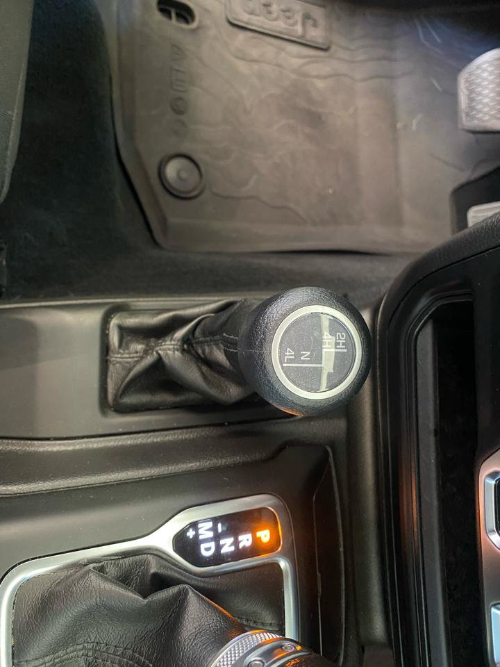 Used 2022 Jeep Wrangler Unlimited Sport AWD/4WD image 19