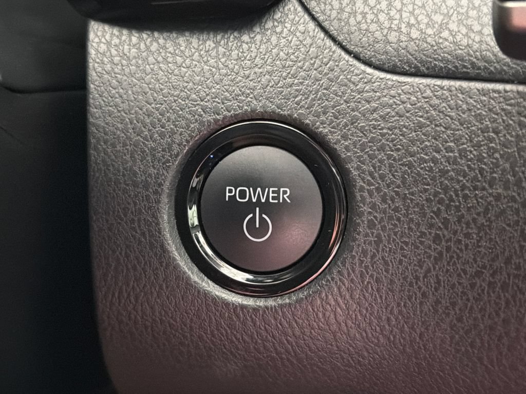 Used 2025 Toyota Camry SE w/ Convenience Package FWD image 29