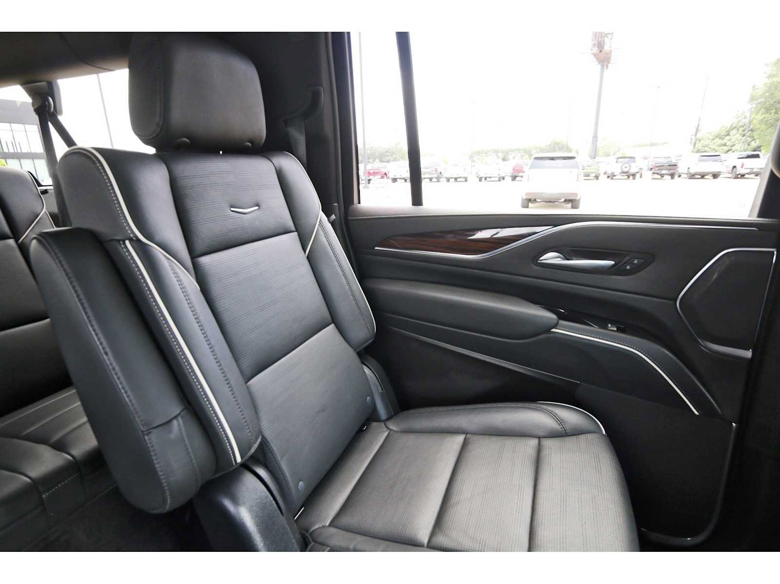 Used 2023 Cadillac Escalade ESV Premium Luxury AWD/4WD image 10