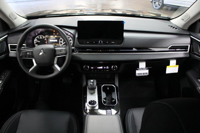 New 2026 Mitsubishi Outlander ES image 18