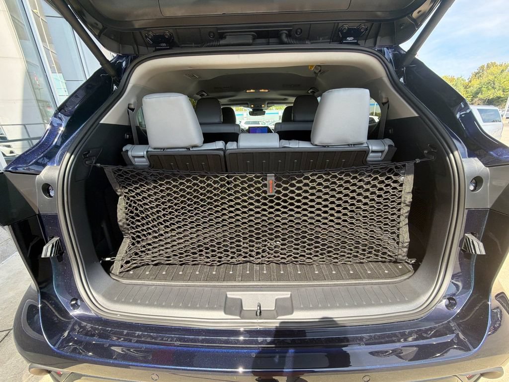 New 2026 Toyota Highlander Limited AWD/4WD image 18