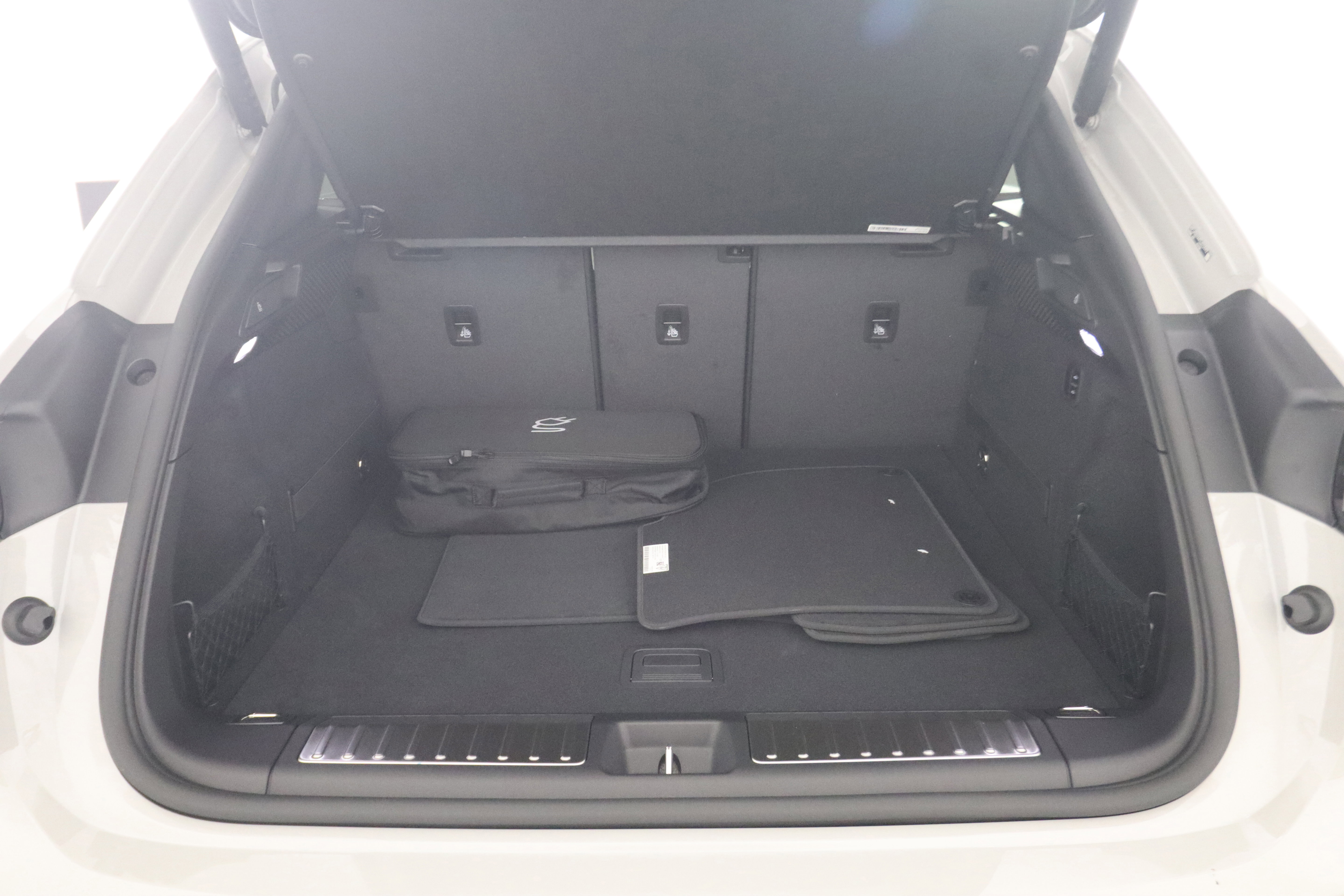 New 2026 Porsche Macan Electric image 21