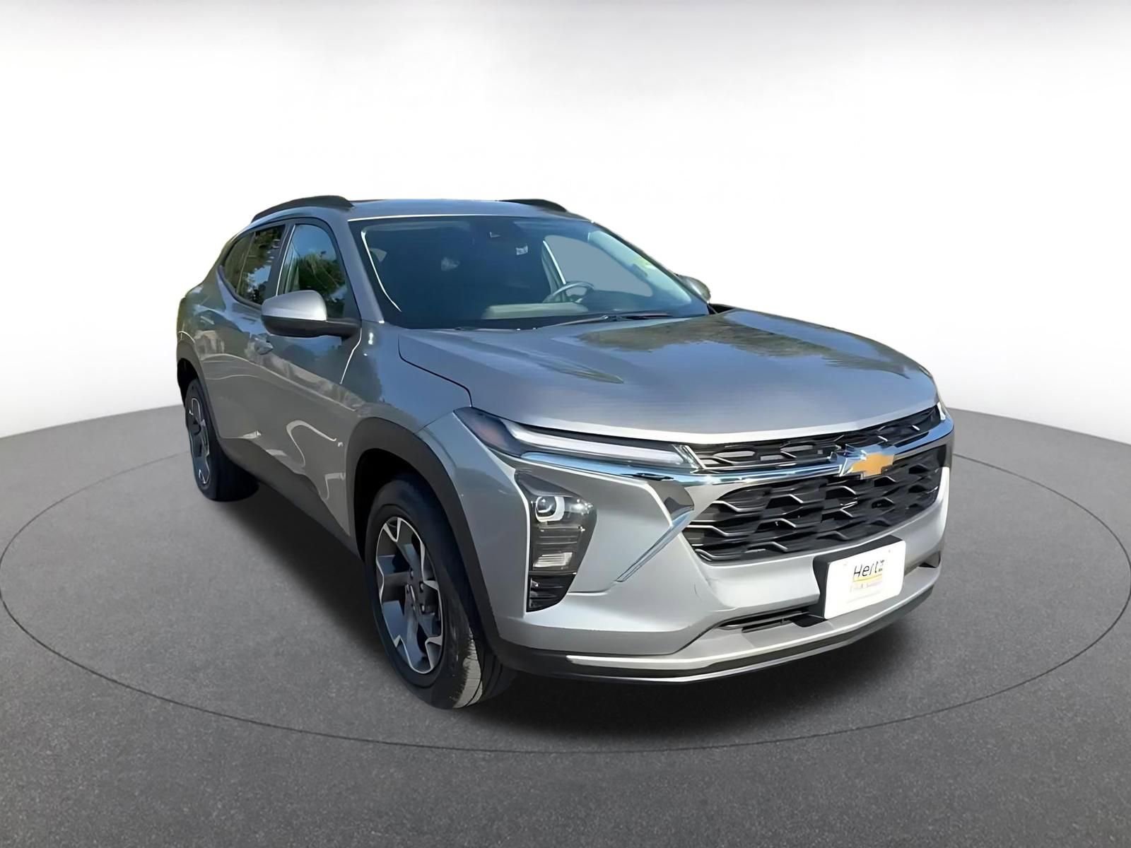 Used 2025 Chevrolet Trax LT FWD image 3