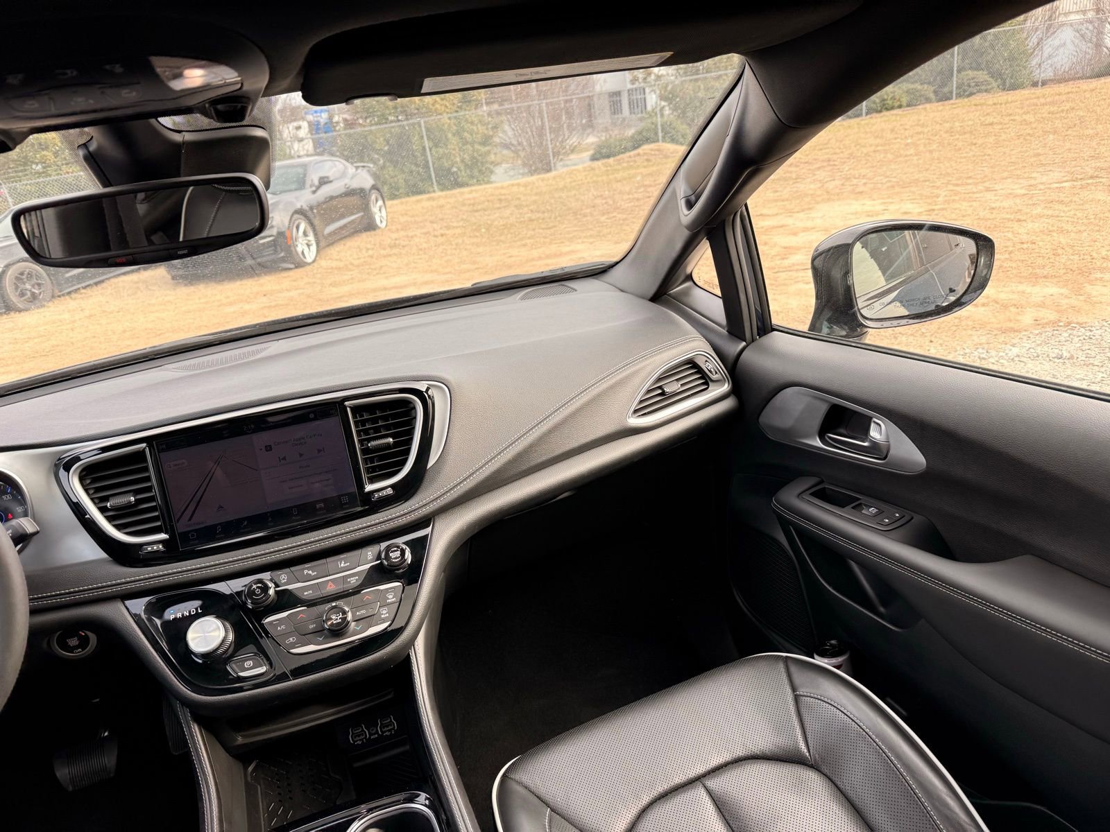 Used 2025 Chrysler Pacifica Limited image 29