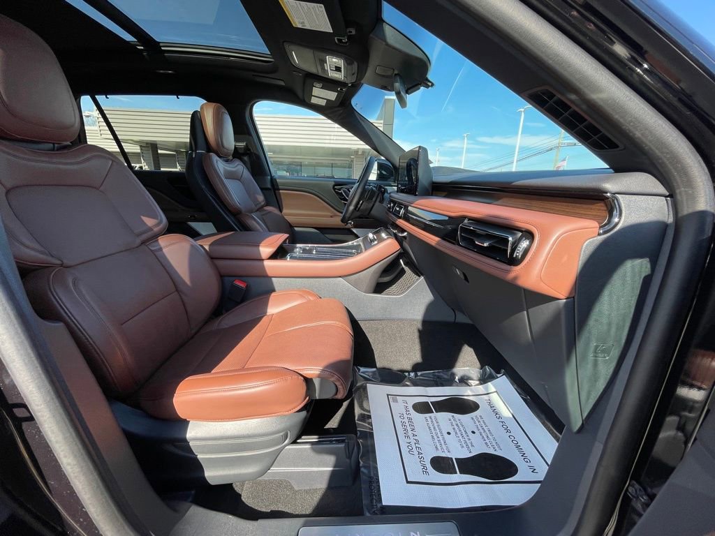 Used 2025 Lincoln Aviator Reserve w/ Equipment Group 201A AWD/4WD image 28