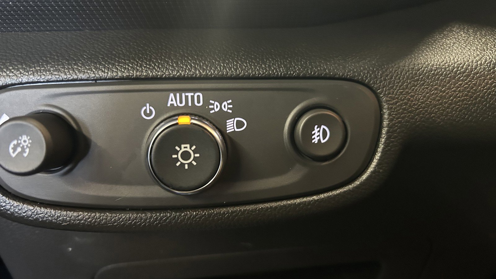 Used 2023 Chevrolet TrailBlazer RS w/ Sun and Liftgate Package image 19