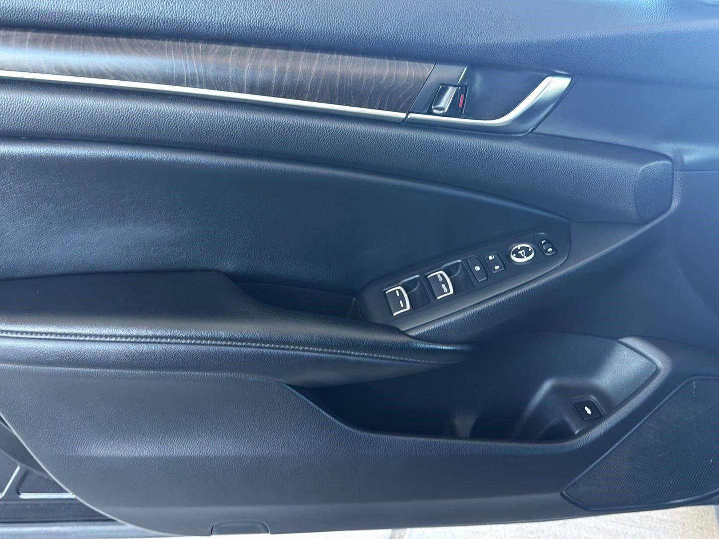 Used 2019 Honda Accord EX image 11