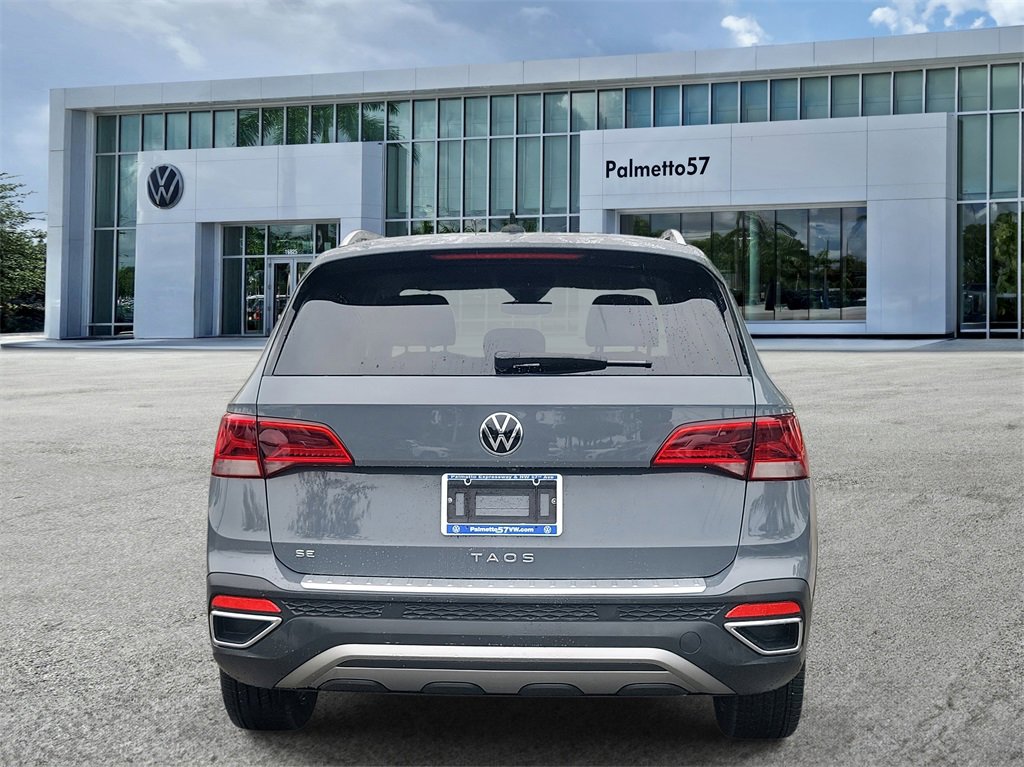 Used 2023 Volkswagen Taos SE w/ Black Wheel Package image 5
