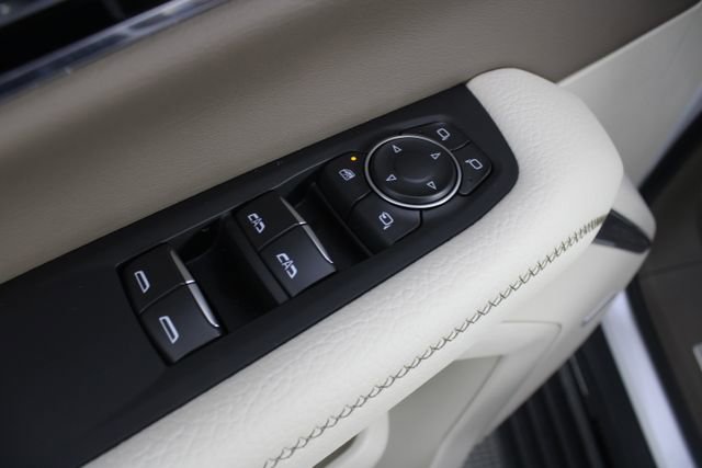 Used 2025 GMC Yukon Denali w/ Denali Reserve Package image 19