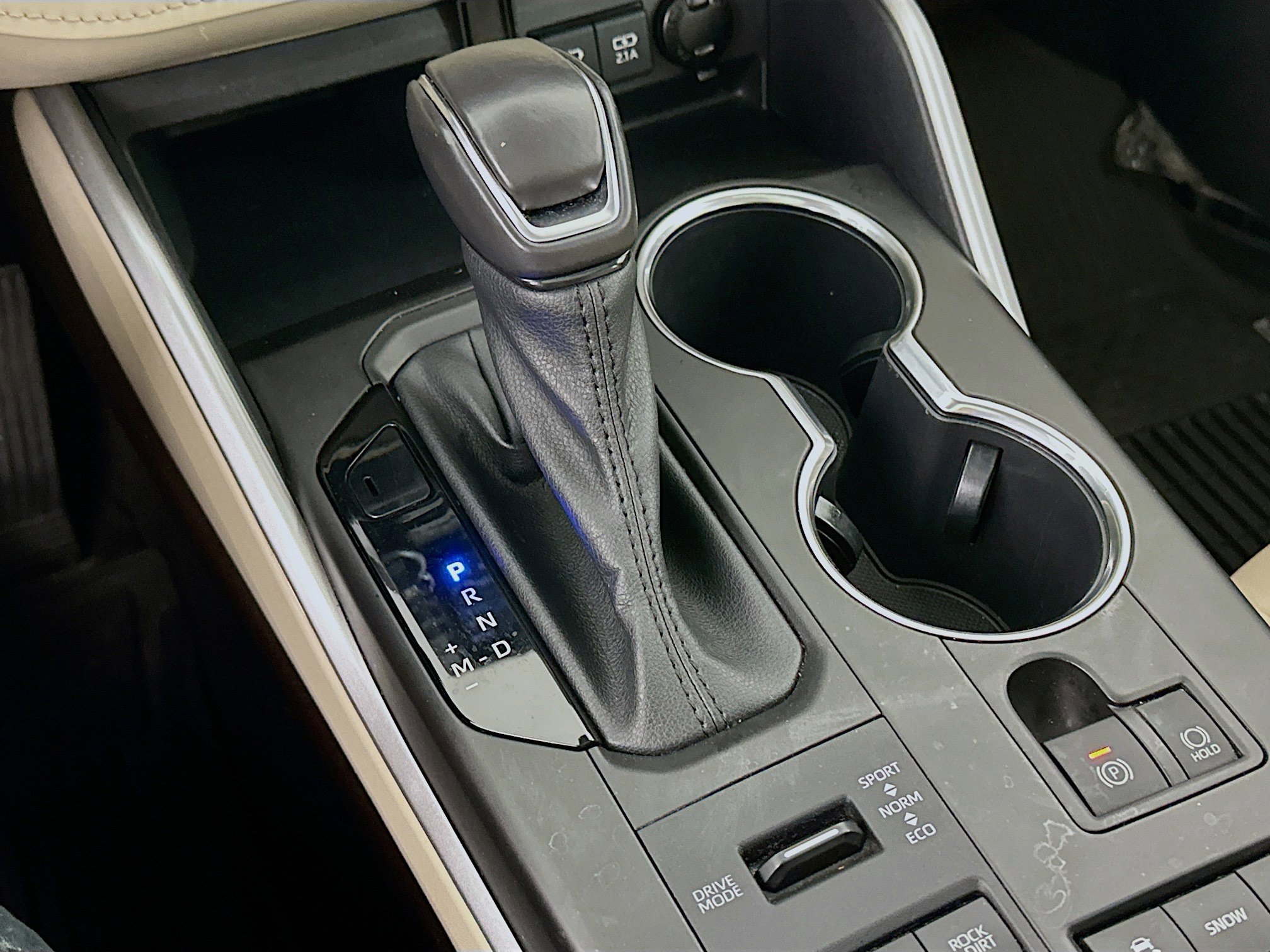 Used 2020 Toyota Highlander XLE image 24