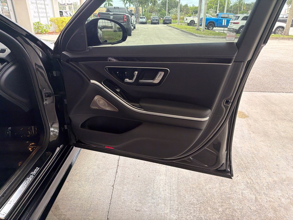 Used 2023 Mercedes-Benz S 500 4MATIC w/ AMG Line image 27