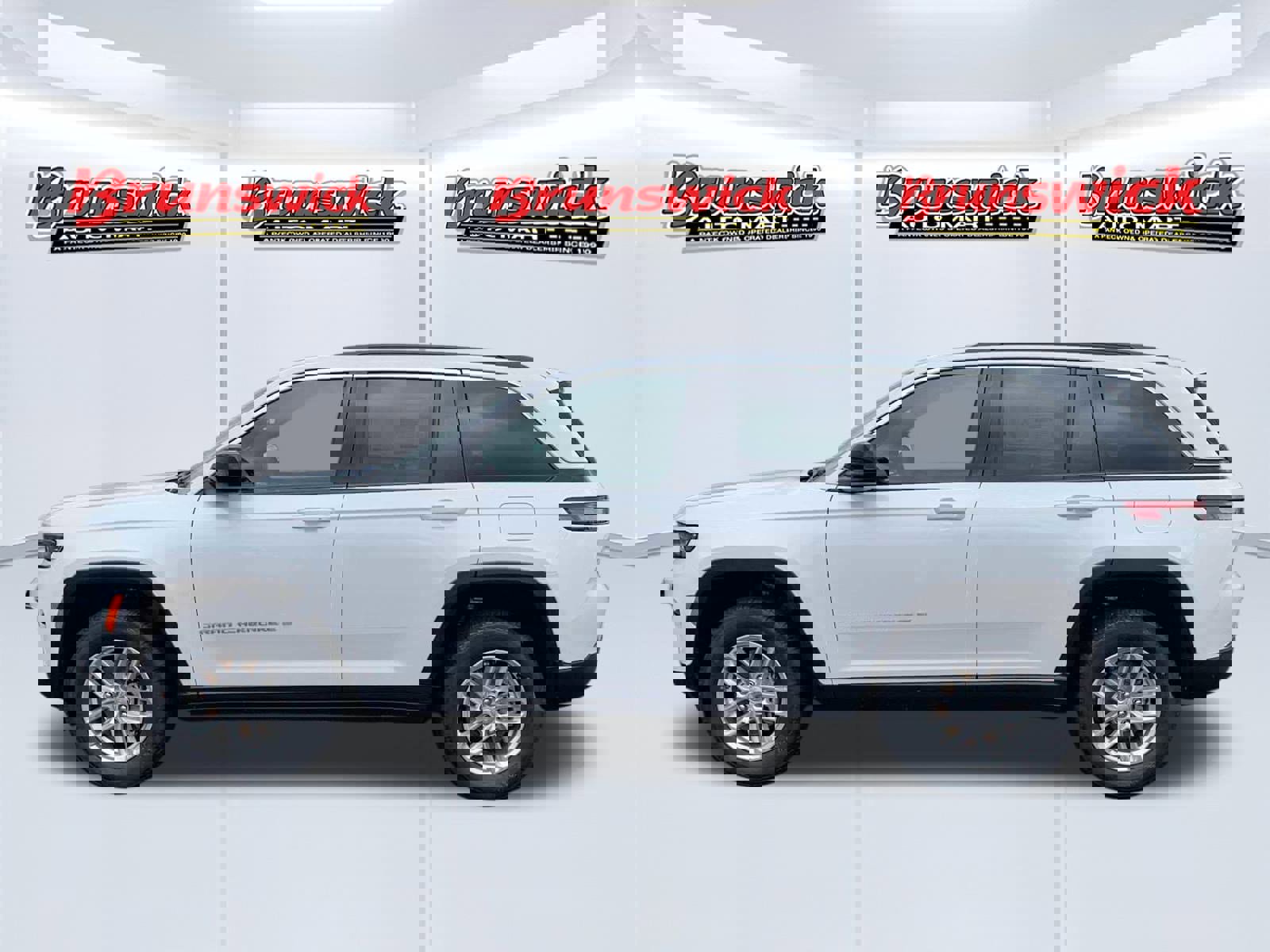 New 2025 Jeep Grand Cherokee Laredo X w/ Luxury Tech Group I image 3