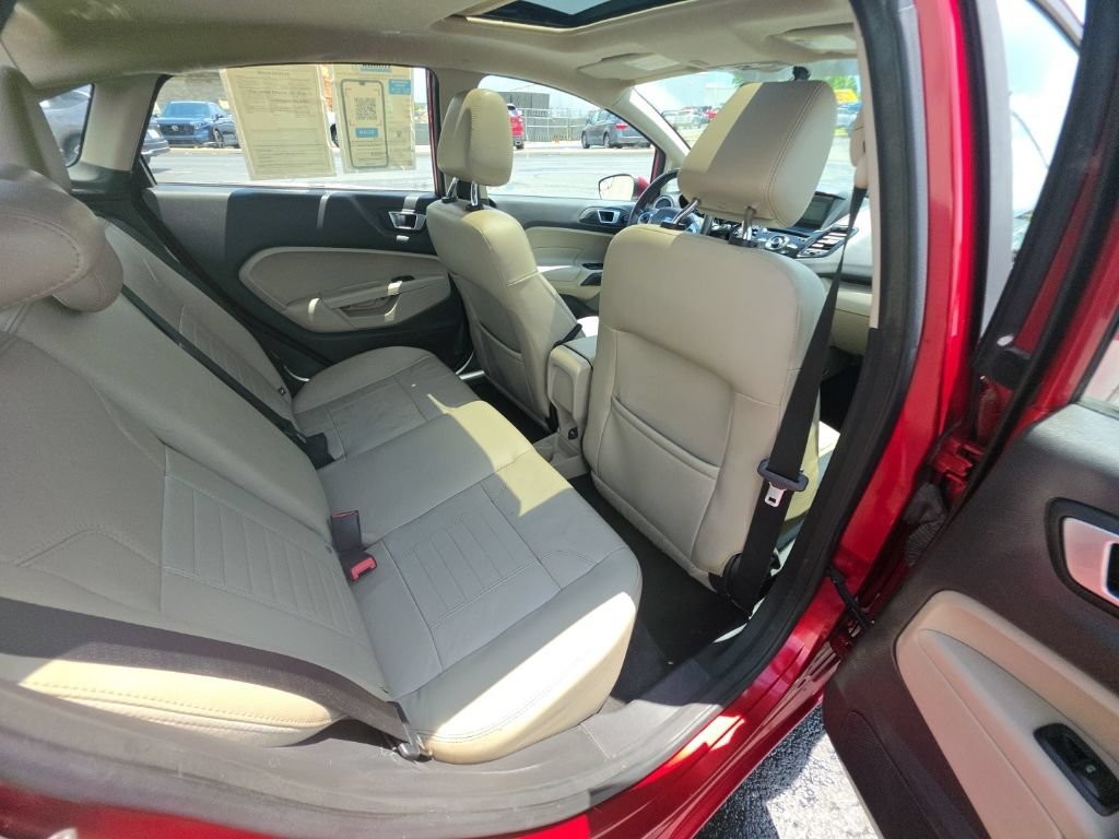 Used 2016 Ford Fiesta Titanium FWD image 31