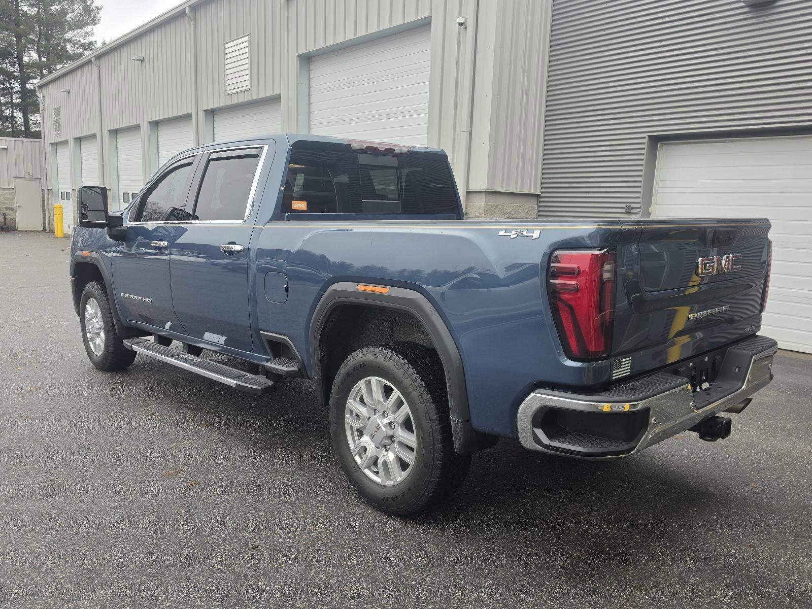 Used 2024 GMC Sierra 2500 SLT w/ SLT Convenience Package image 10