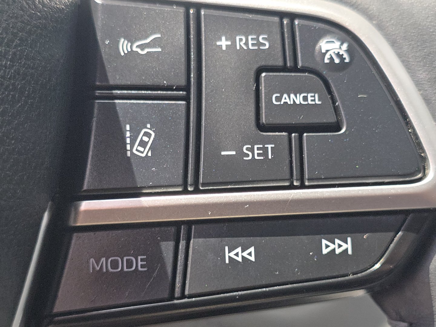 Used 2025 Toyota Highlander XLE AWD/4WD image 33
