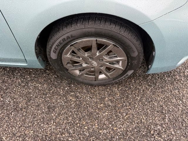 Used 2017 Toyota Prius V Three w/ Carpet Mat Package FWD image 17