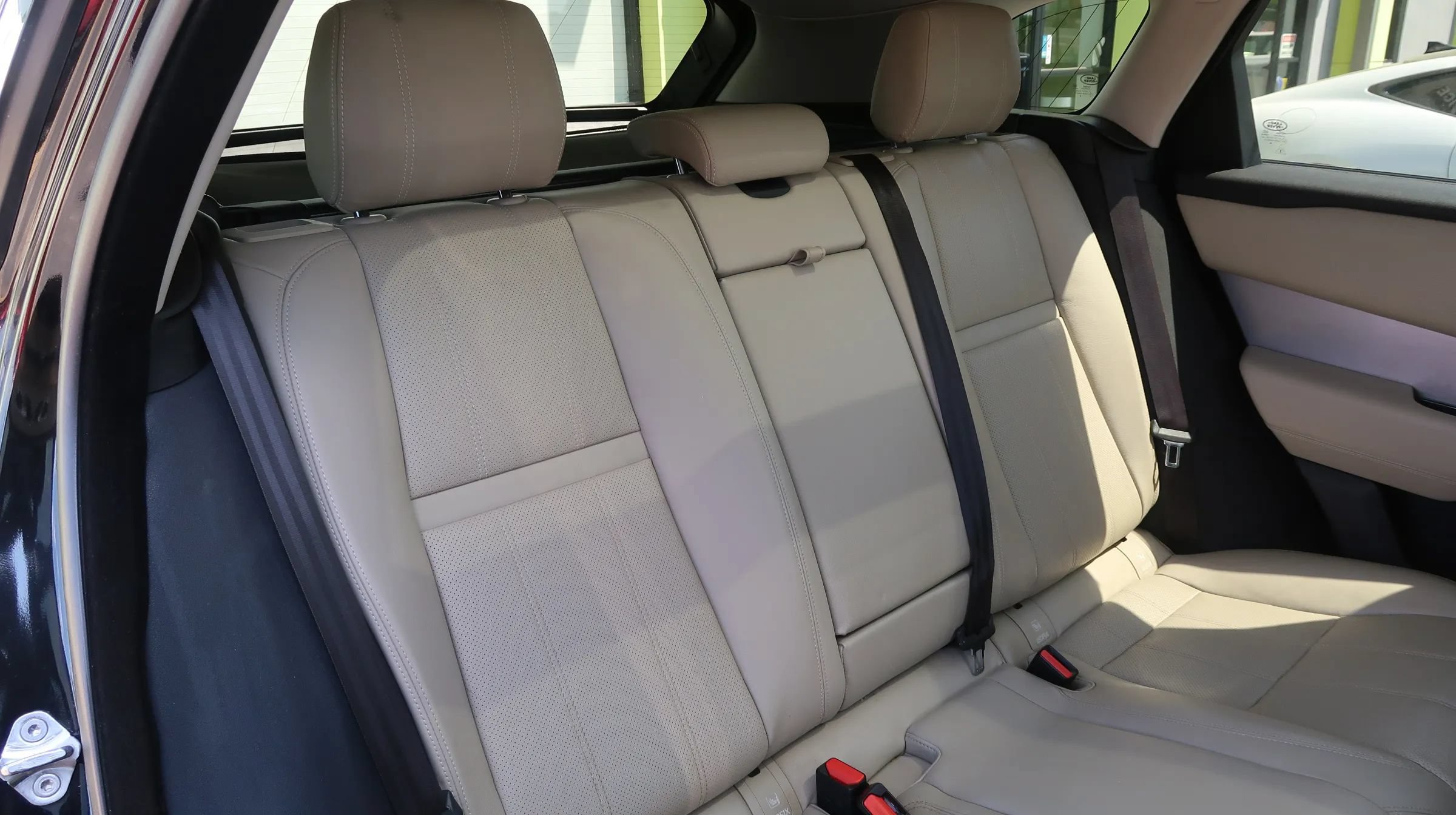 Used 2019 Land Rover Range Rover Velar R-Dynamic SE AWD/4WD image 24