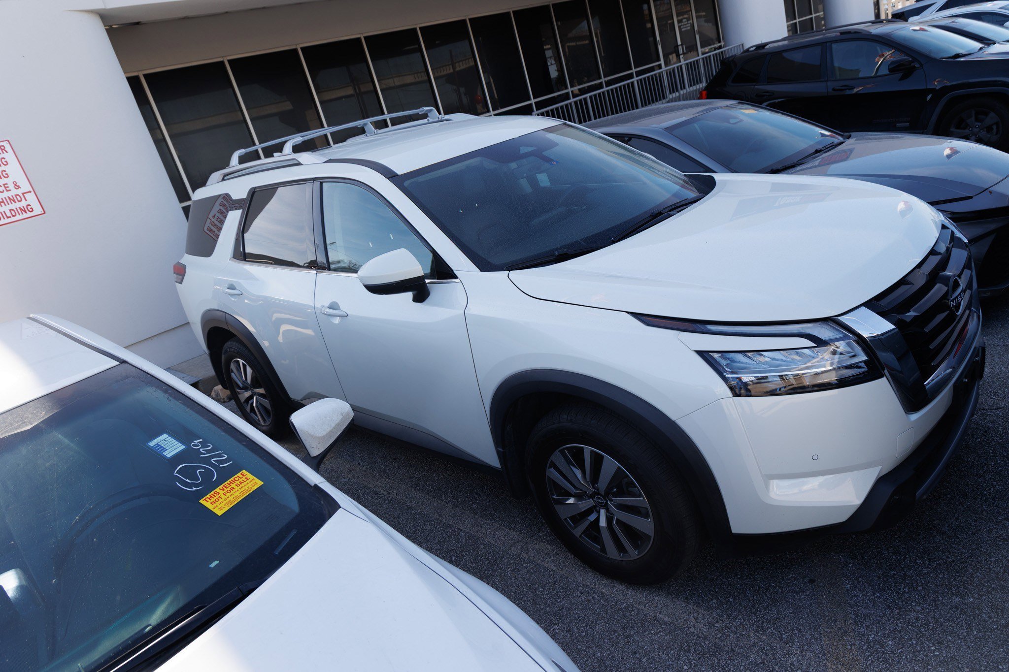 Used 2023 Nissan Pathfinder SL w/ Lighting Package (N92) image 5