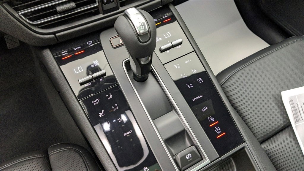Used 2022 Porsche Macan image 36