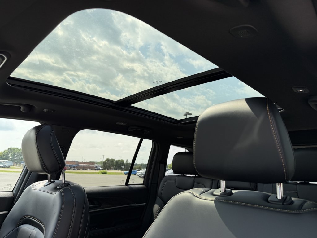 New 2026 Jeep Grand Cherokee Limited AWD/4WD image 15