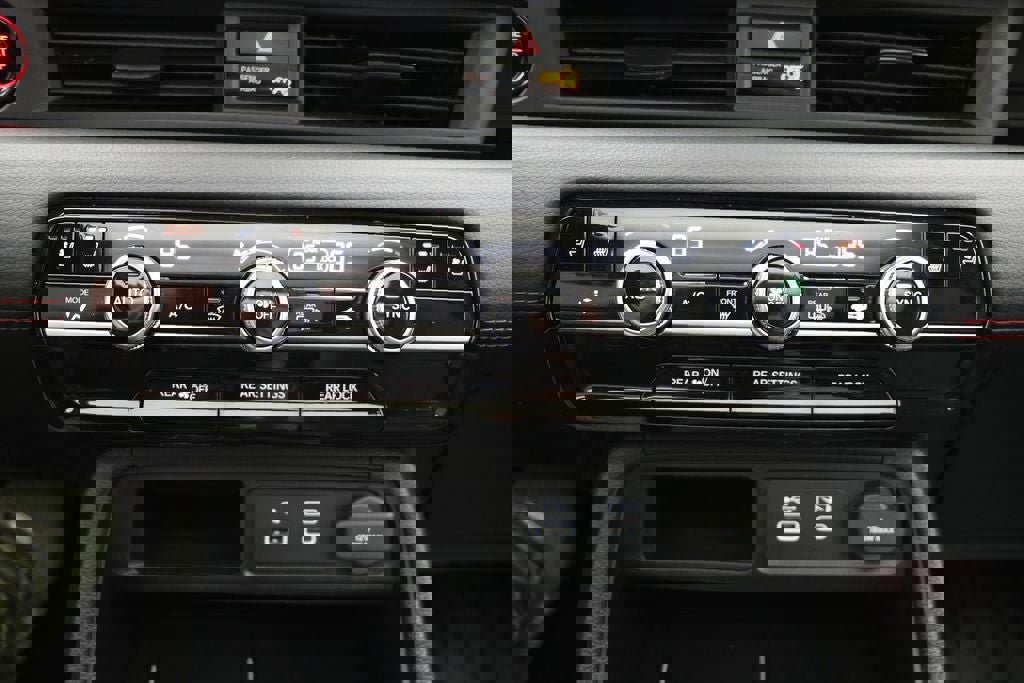 Used 2025 Honda Pilot Black Edition image 25