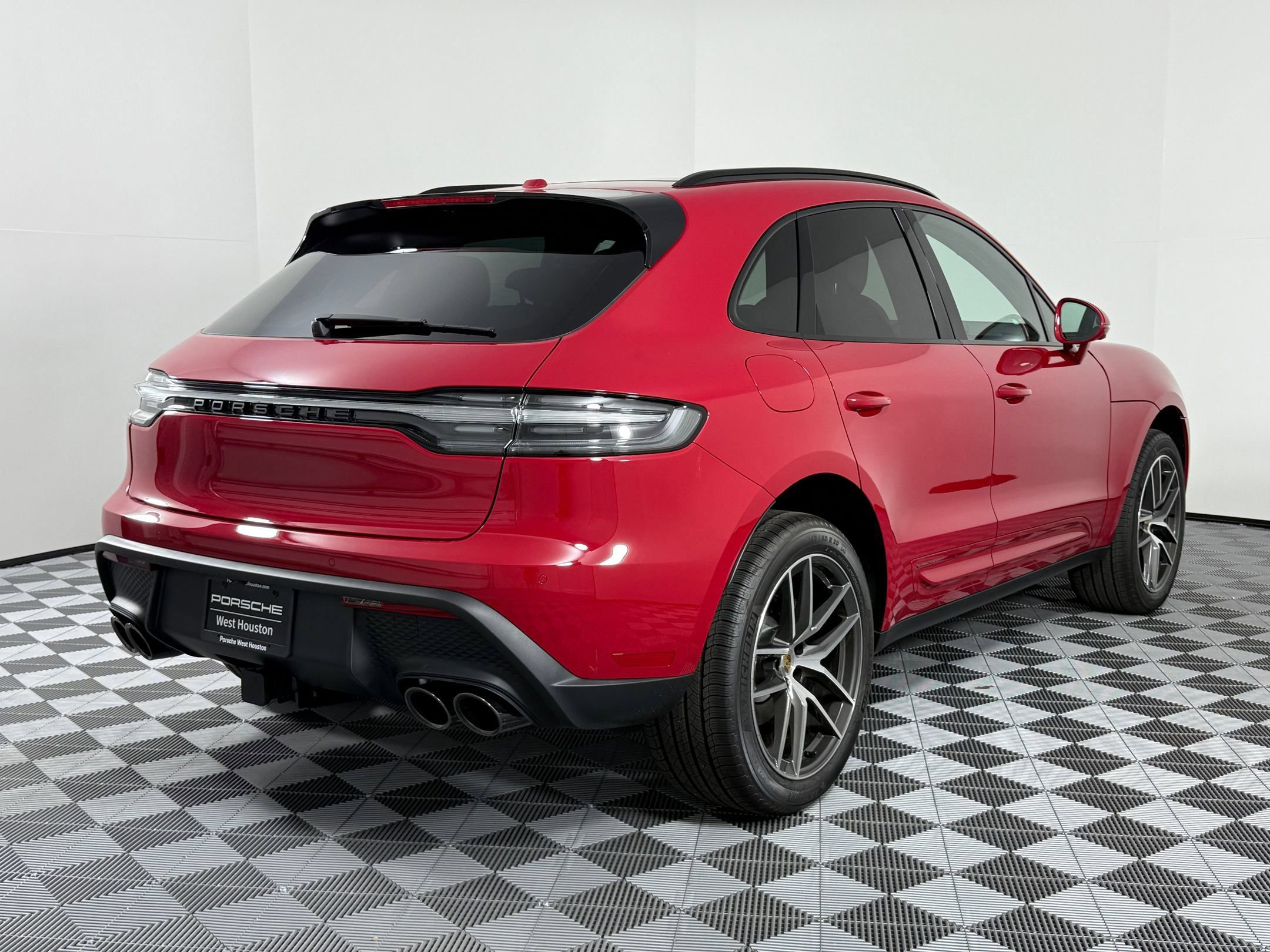 Certified 2026 Porsche Macan AWD/4WD image 9