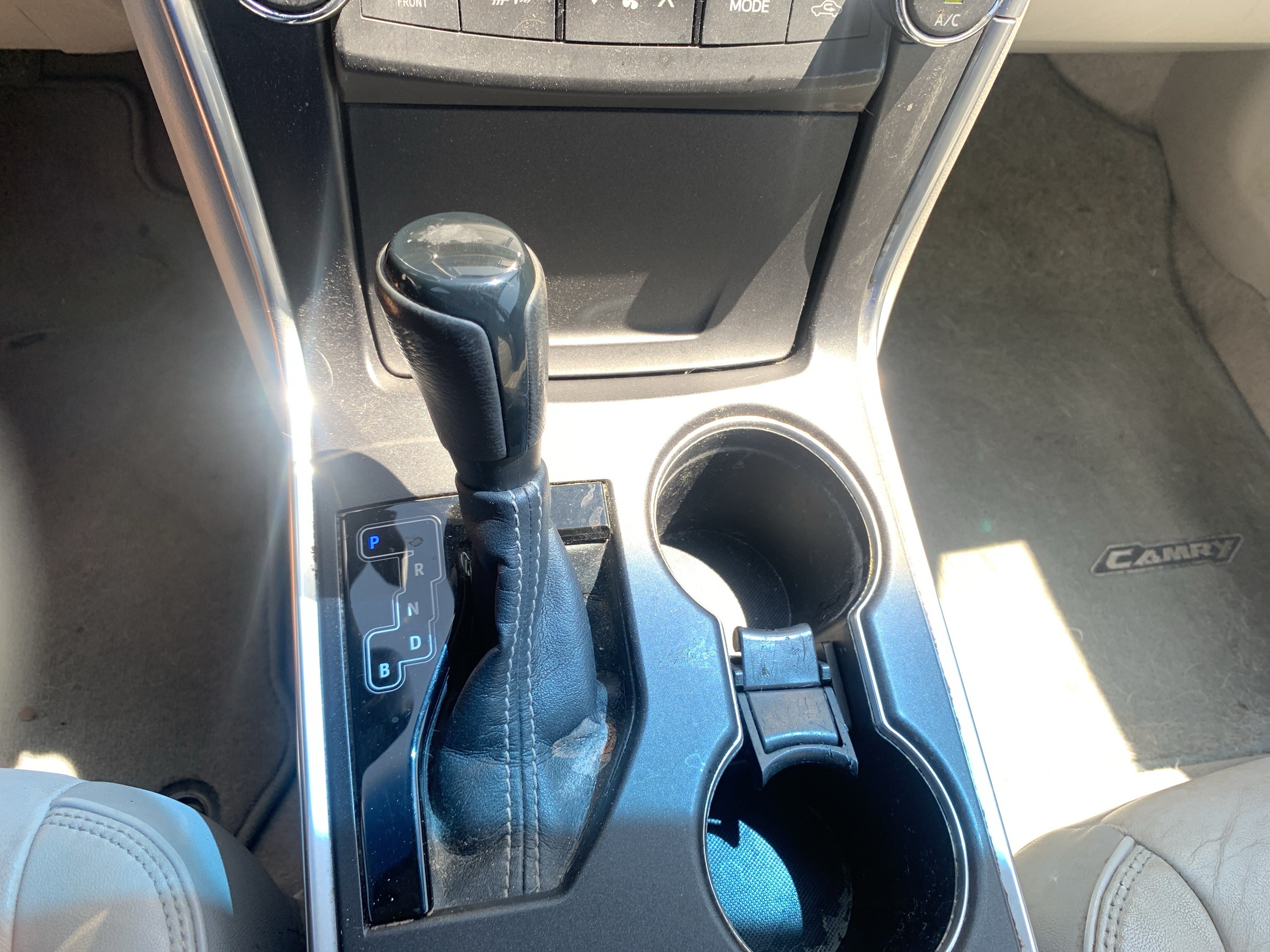 Used 2015 Toyota Camry XLE w/ Moonroof Package FWD image 26
