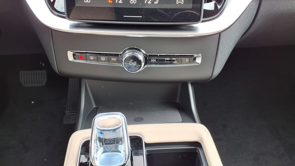 New 2026 Volvo XC90 B6 Plus w/ Protection Package Premier AWD/4WD image 24