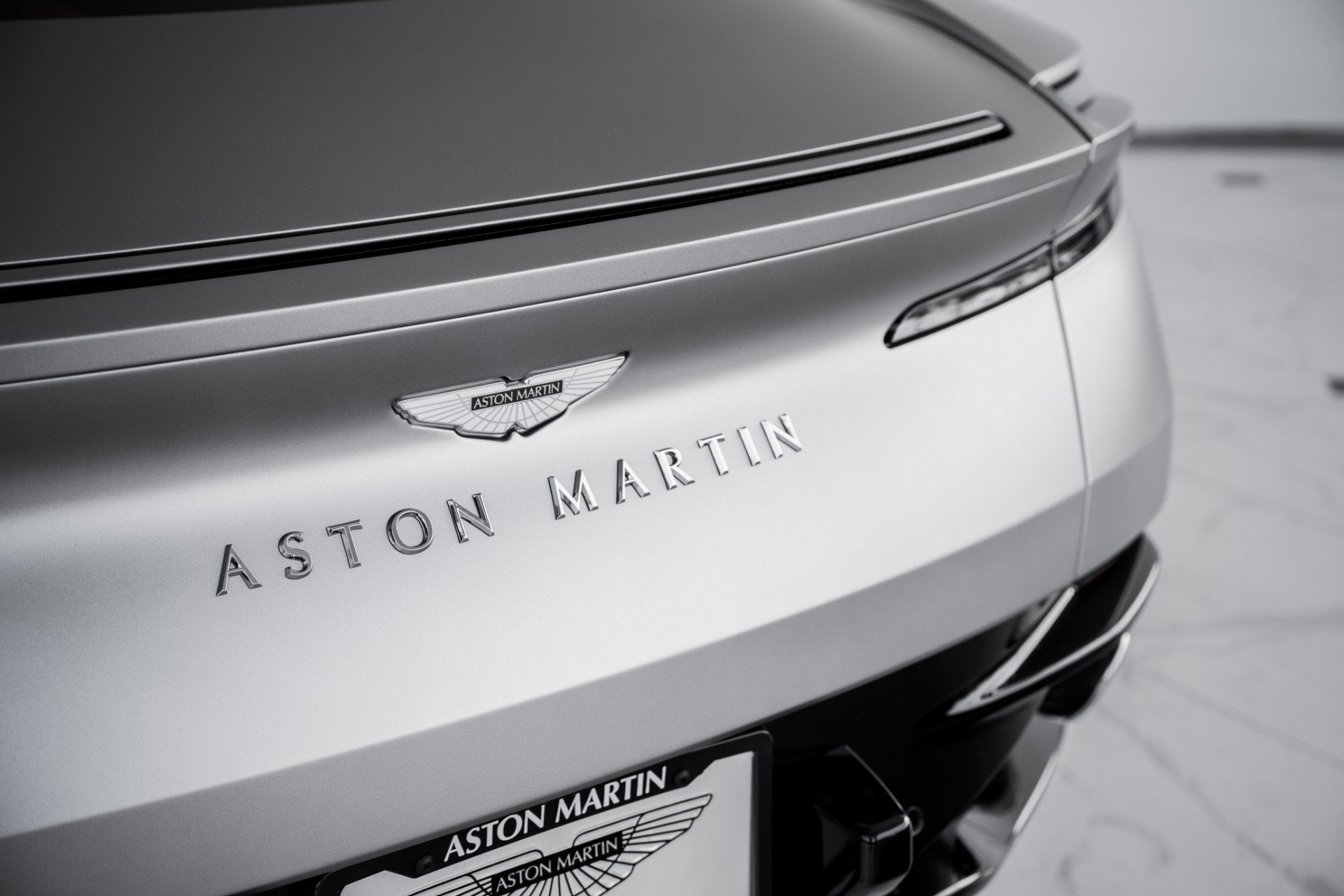 Used 2023 Aston Martin DB11 Coupe image 6