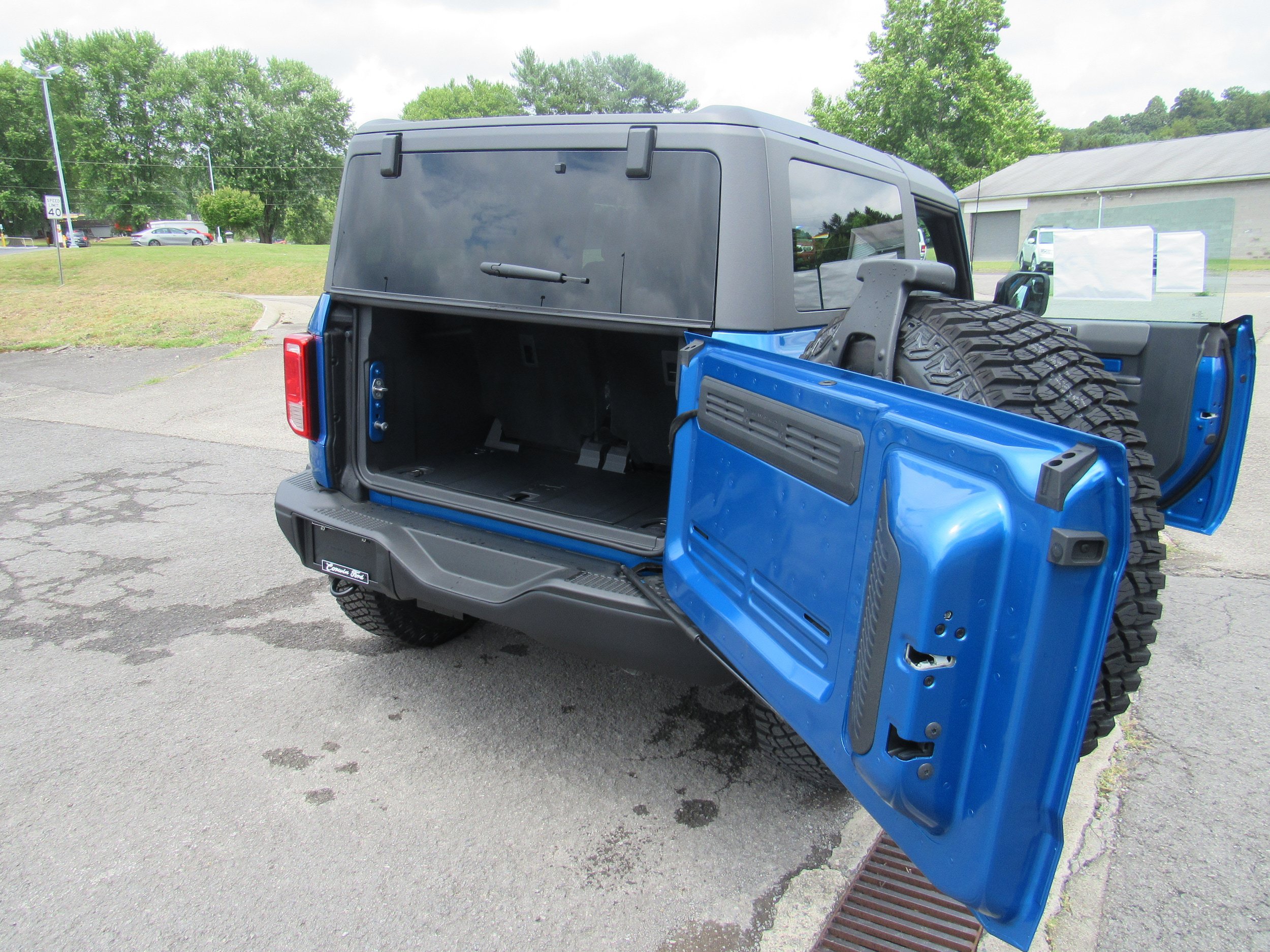 Used 2024 Ford Bronco Black Diamond w/ Sasquatch Package AWD/4WD image 31
